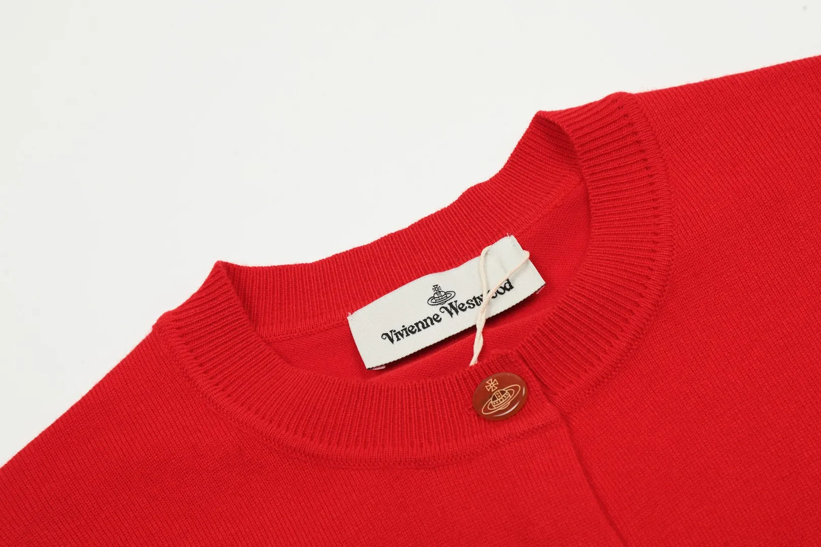 "Year of the Dragon🐉Limited" vivienne west wood West Queen Vivian Saturn classic knitted sweater wool cardigan 2024FW latest 🧩15% merino cotton wool 85% wool blend 🧩Correct Italian 🇮🇹100% wool washed wheat logo Size: S -M- L Color: Black Cream Apricot Coffee Gray Fluorescent Green Blue Chinese Red